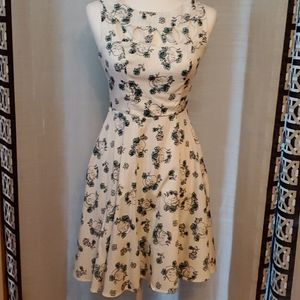 White skull and Floral Hot Topic Dress